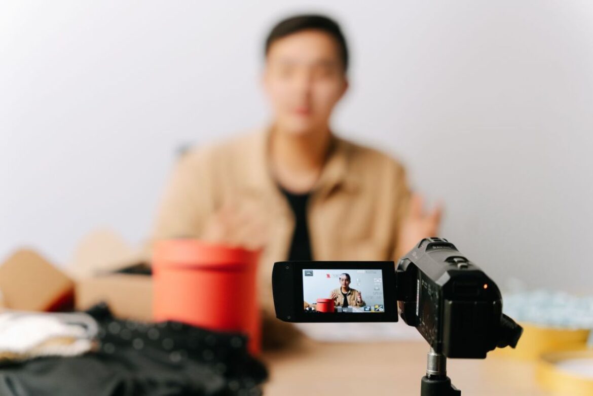 The Small Shop's Playbook for Winning with Video 1 The Small Shop's Playbook for Winning with Video | Innovware